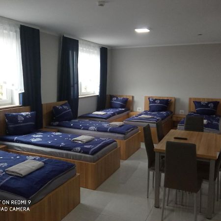 Czerwony Szafir Grodzisk Hostel Grodzisk Mazowiecki Bagian luar foto