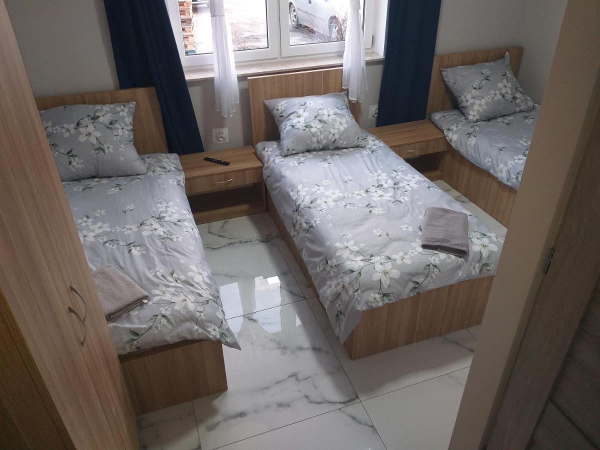 Czerwony Szafir Grodzisk Hostel Grodzisk Mazowiecki Bagian luar foto
