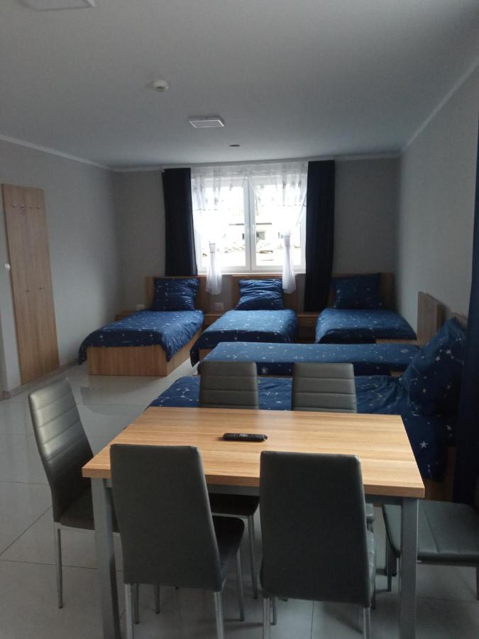 Czerwony Szafir Grodzisk Hostel Grodzisk Mazowiecki Bagian luar foto