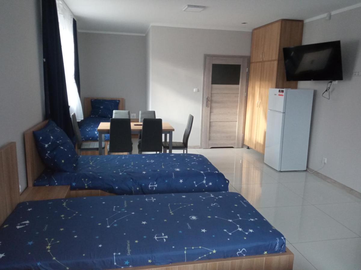 Czerwony Szafir Grodzisk Hostel Grodzisk Mazowiecki Bagian luar foto