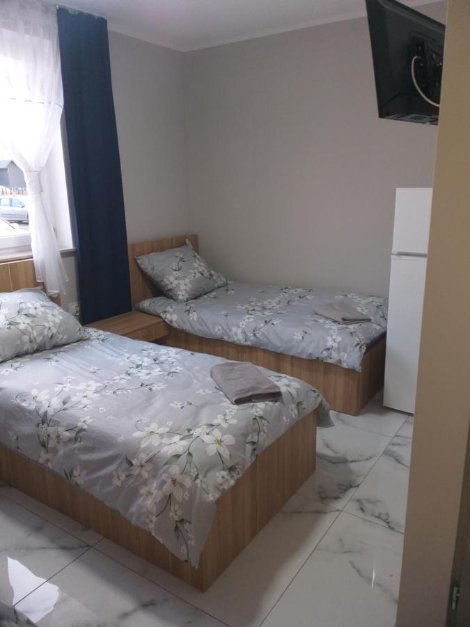 Czerwony Szafir Grodzisk Hostel Grodzisk Mazowiecki Bagian luar foto