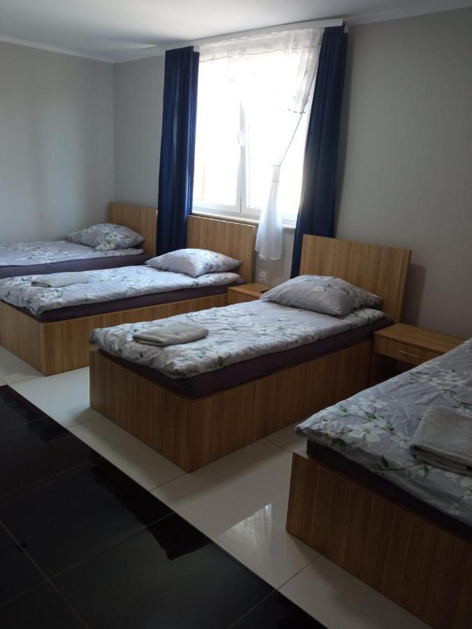 Czerwony Szafir Grodzisk Hostel Grodzisk Mazowiecki Bagian luar foto