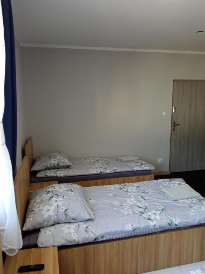 Czerwony Szafir Grodzisk Hostel Grodzisk Mazowiecki Bagian luar foto
