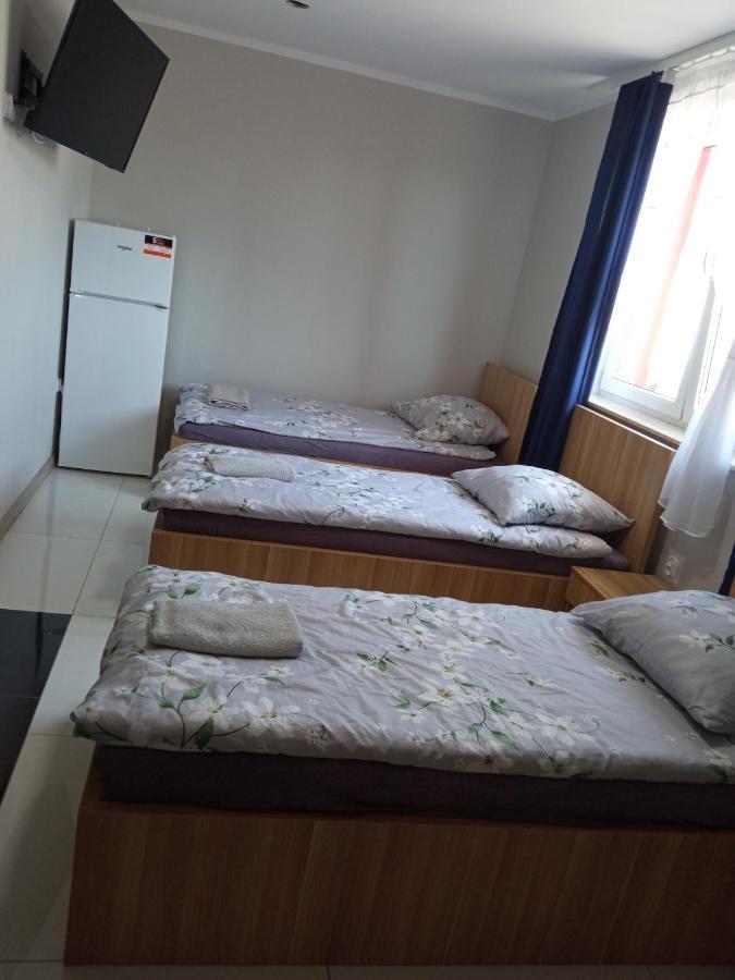 Czerwony Szafir Grodzisk Hostel Grodzisk Mazowiecki Bagian luar foto
