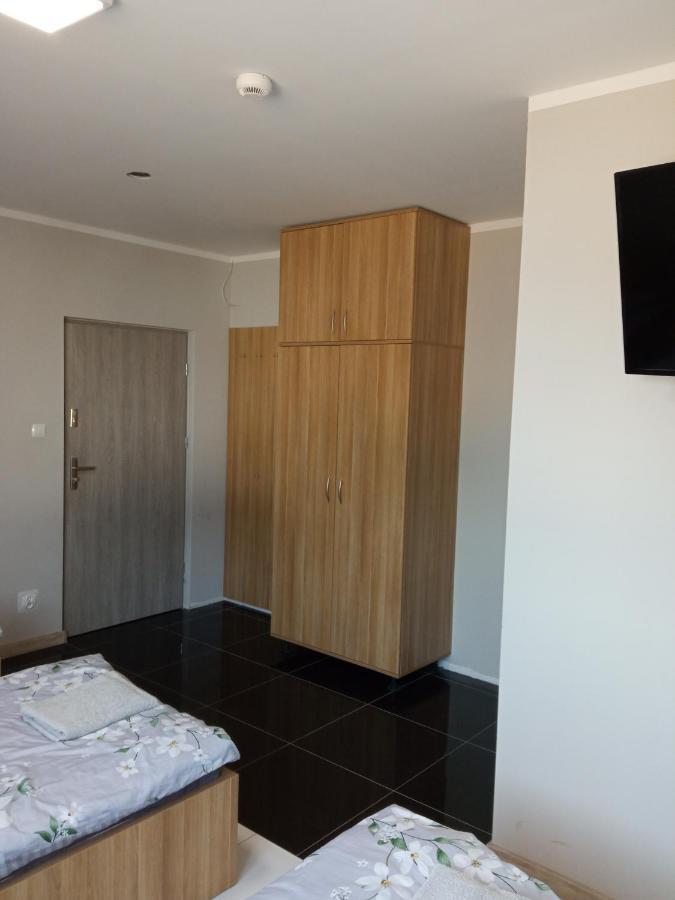 Czerwony Szafir Grodzisk Hostel Grodzisk Mazowiecki Bagian luar foto