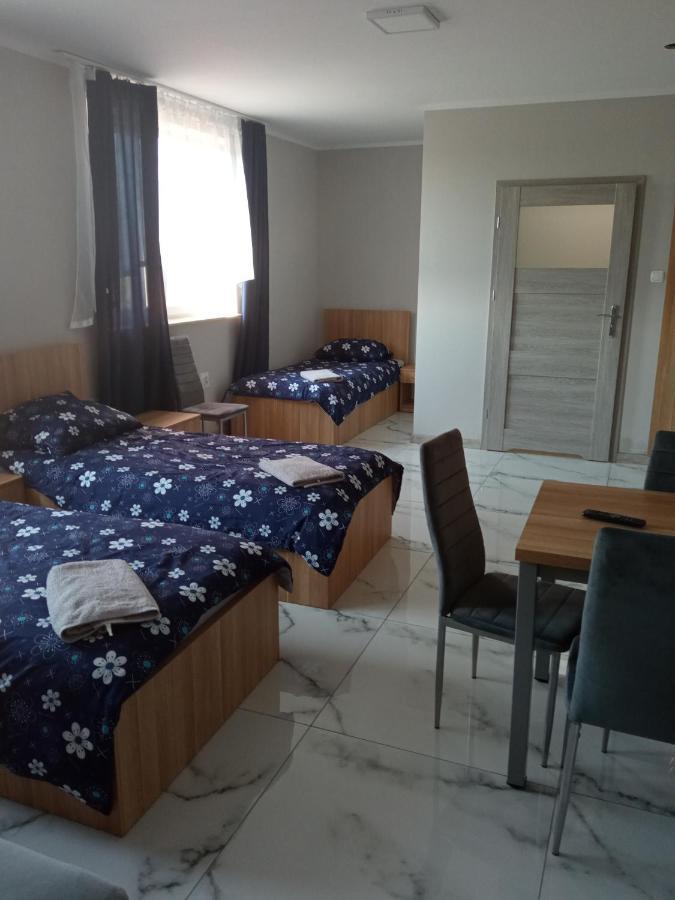 Czerwony Szafir Grodzisk Hostel Grodzisk Mazowiecki Bagian luar foto